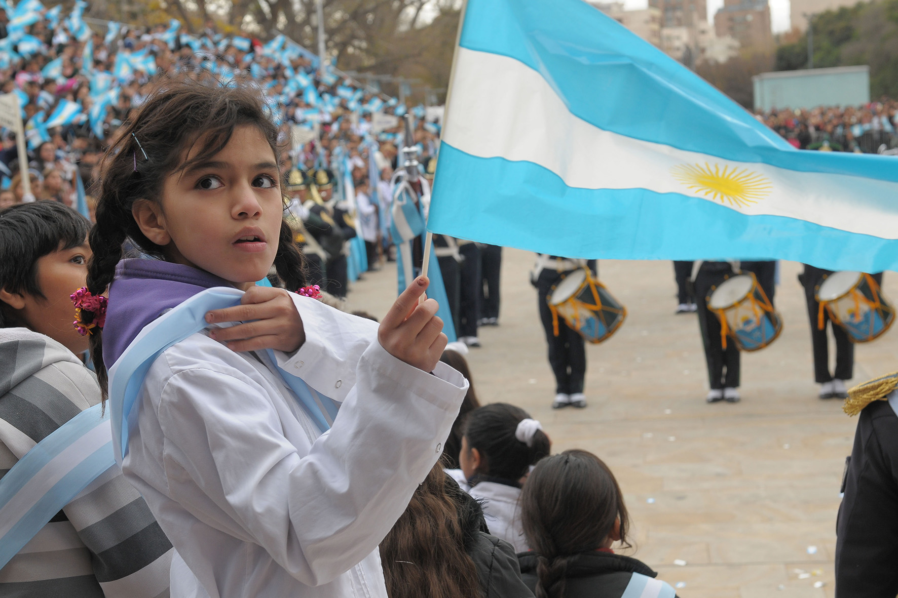 Más de 2 mil niños mendocinos prometieron lealtad a la Bandera ante el Gobernador : Prensa Gobierno de Mendoza