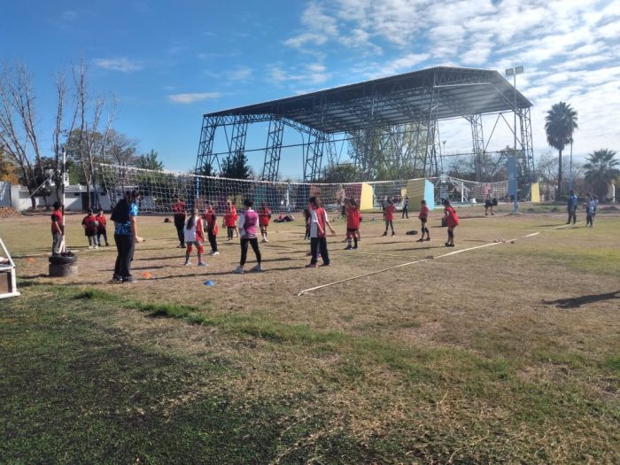 El vóley busca espacios de encuentro para los más chicos 