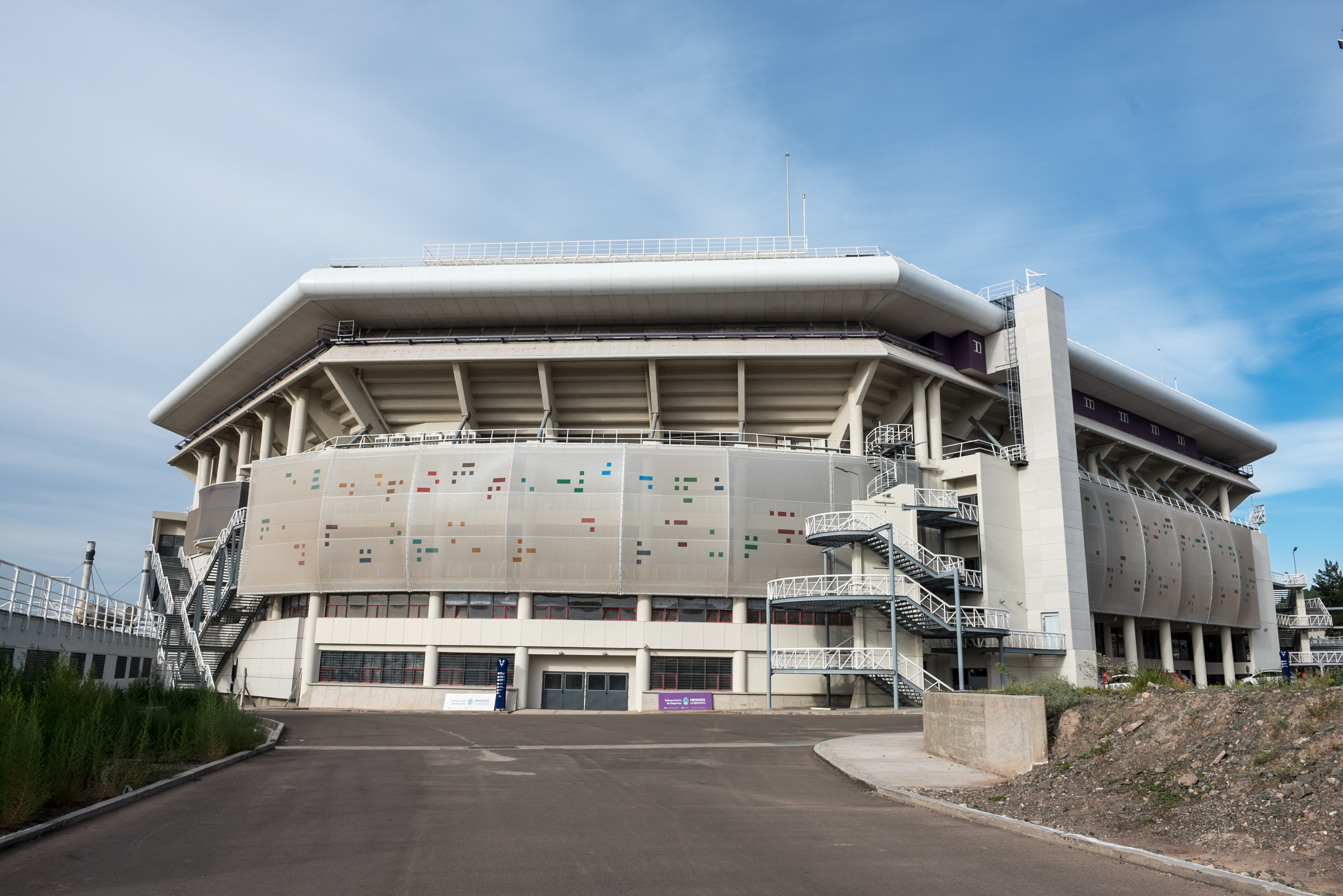https://www.mendoza.gov.ar/wp-content/uploads/sites/5/2022/06/Estadio-cerrado2.jpg
