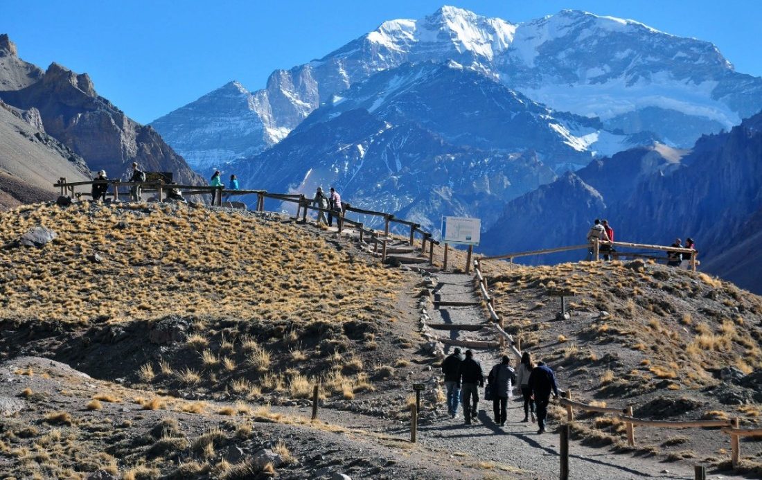 Milagro en la cordillera: rescataron a un mujer que estuvo atrapada a 5 metros de profundidad