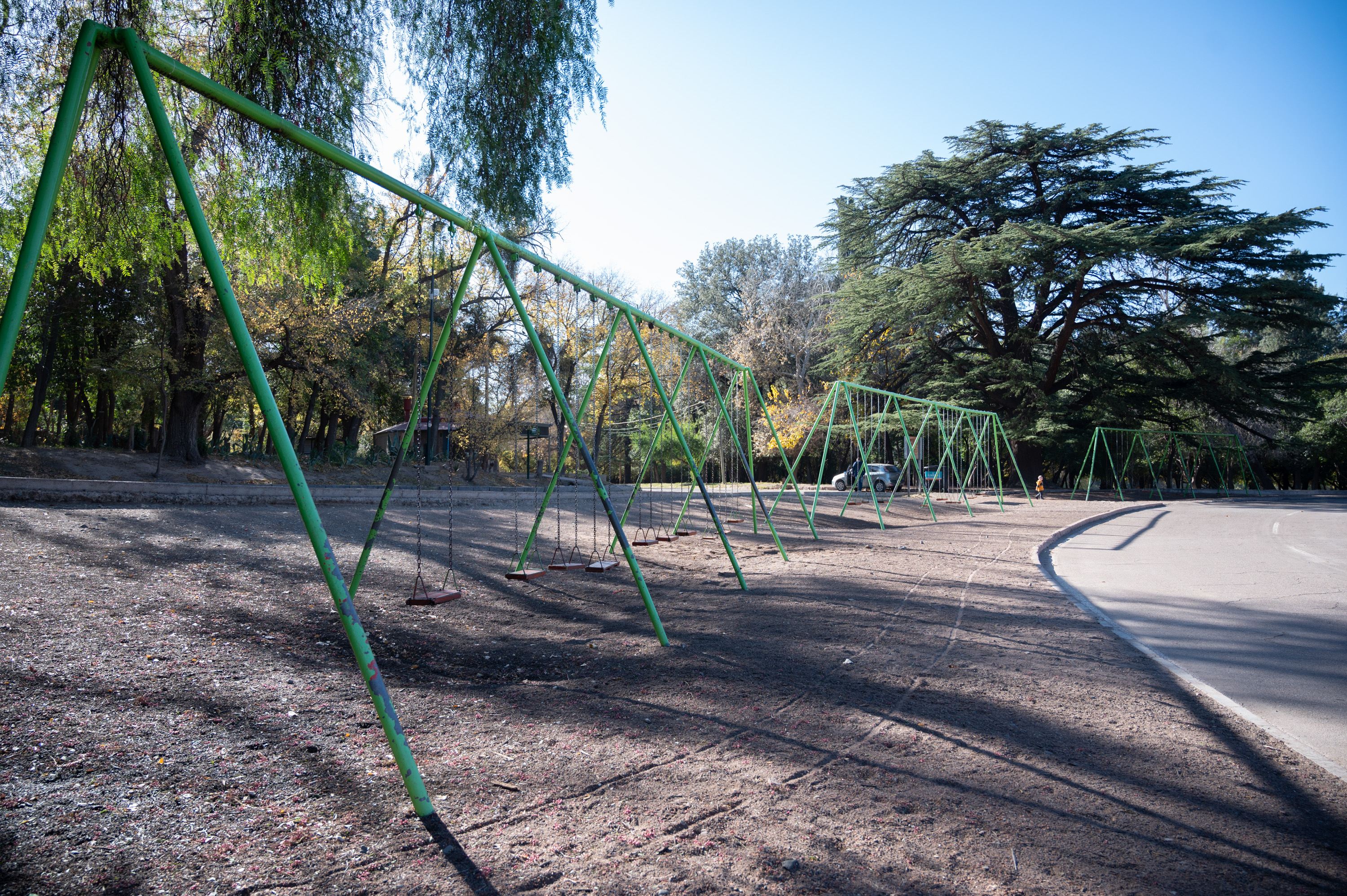 rotonda parque columpios